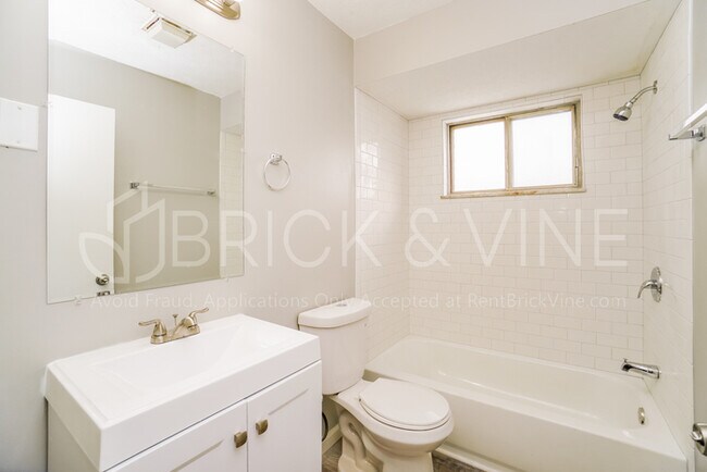 Building Photo - 1717 Demorest Rd