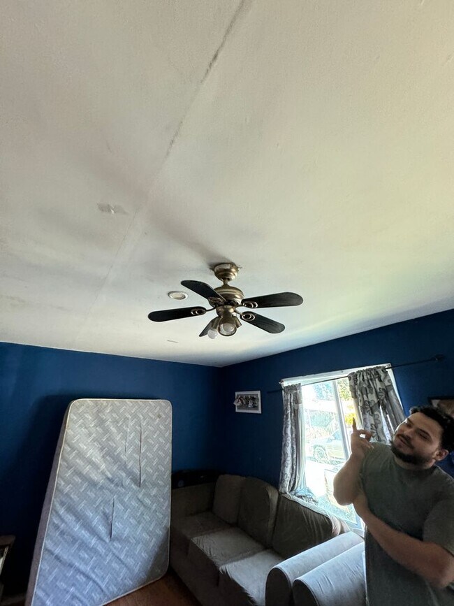 Building Photo - La Habra Duplex