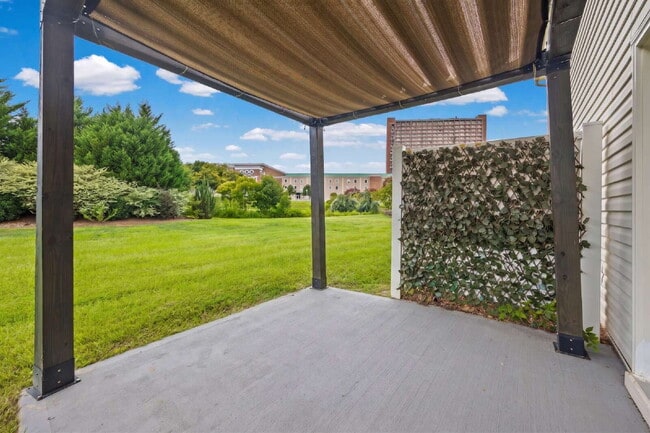 Building Photo - "Spacious 3-Bedroom Townhome with Fireplace, Pergola & Community Pool on Summerlake Drive!"