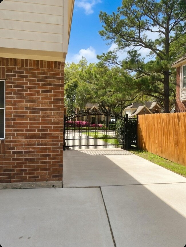 Building Photo - 15922 Cutten Rd