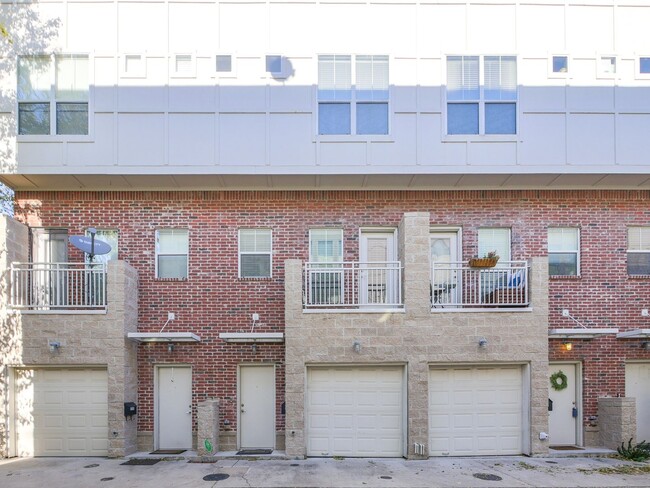 Building Photo - Two Bedroom, 2.5 Bath Gated Condo, blocks ...