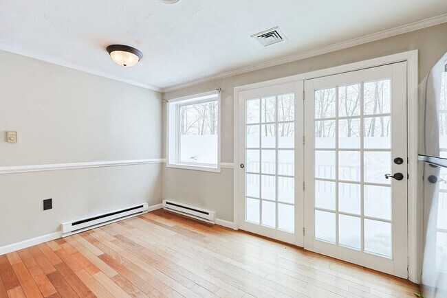 Building Photo - 835 Mt Hope St