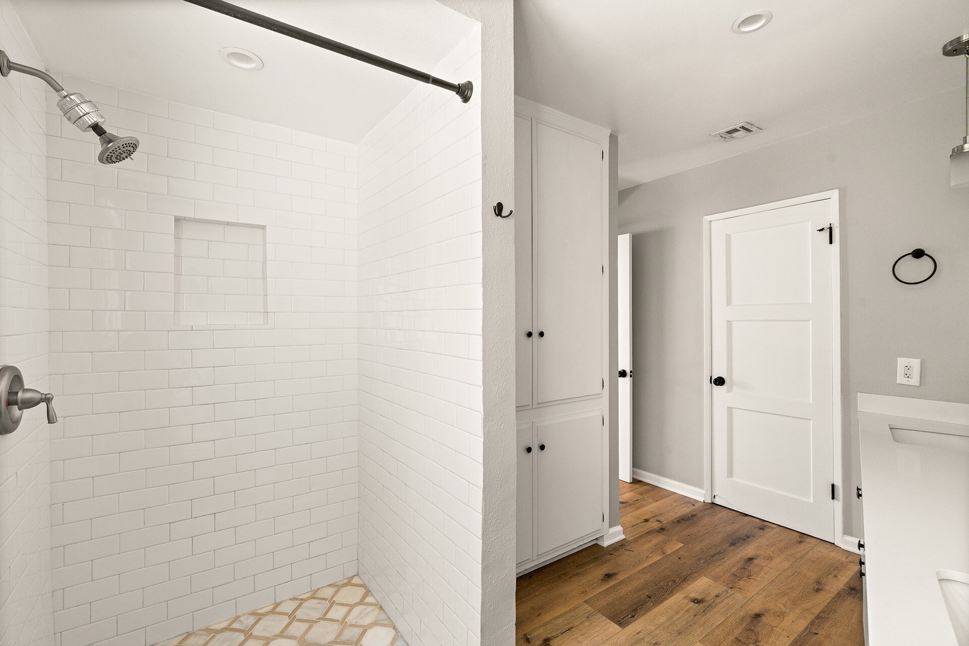 Building Photo - 5840 Allott Ave