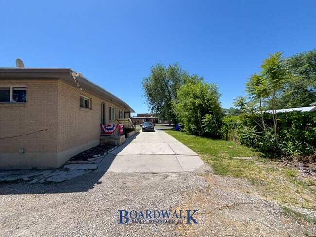 Building Photo - 325 Baird Cir