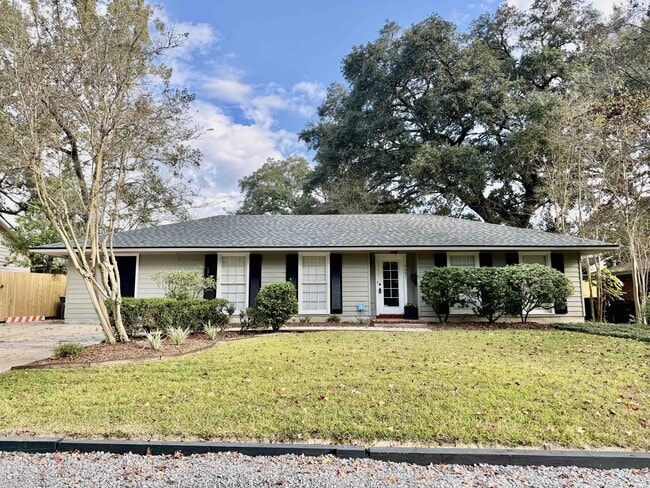 Primary Photo - 4647 Loyola Dr