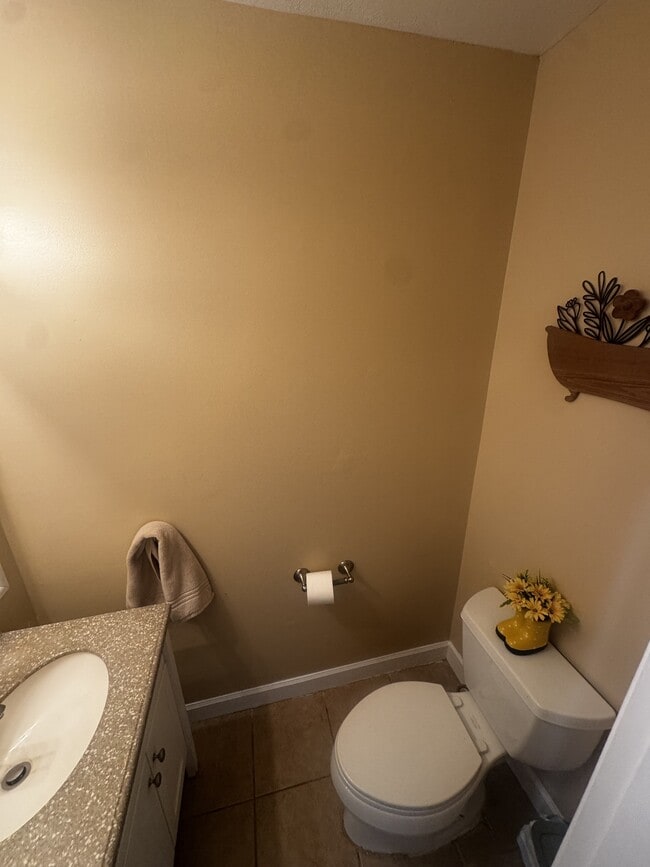 Building Photo - 127 Eaglewood Way