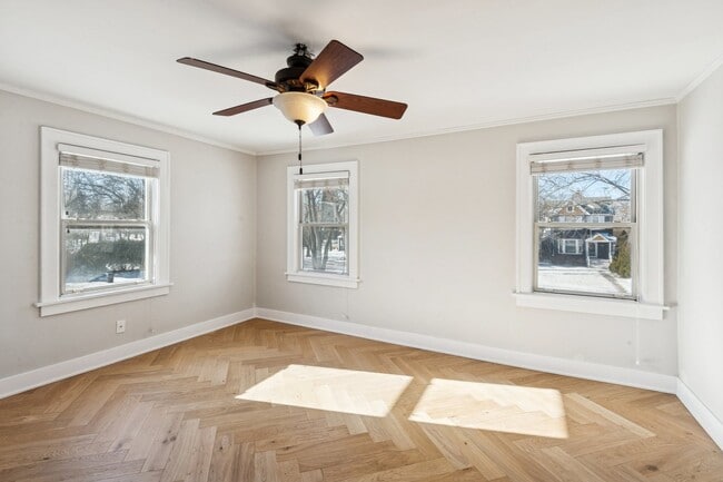 Building Photo - 713 Warrenville Rd