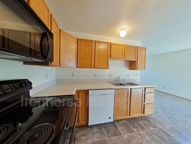 Building Photo - 2491 Wheeler Dr