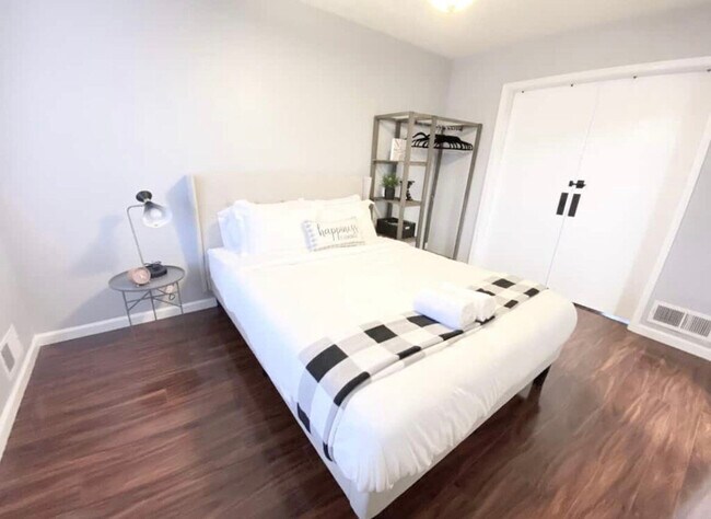 Building Photo - 175 Michael Dr