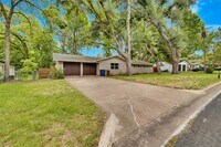 Building Photo - 11405 Oakwood Dr