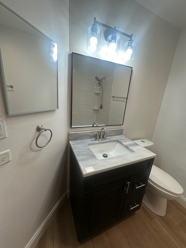 Building Photo - 1942 Heron Ave