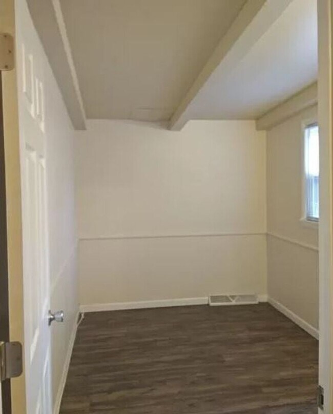 Building Photo - 926 N Linview Ave