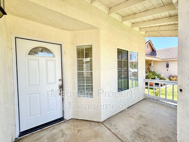 Building Photo - 27071 School Park Dr