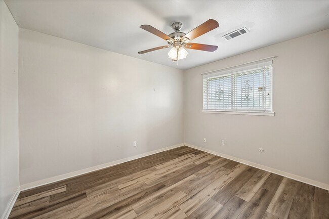 Building Photo - 8403 Meadowshire St