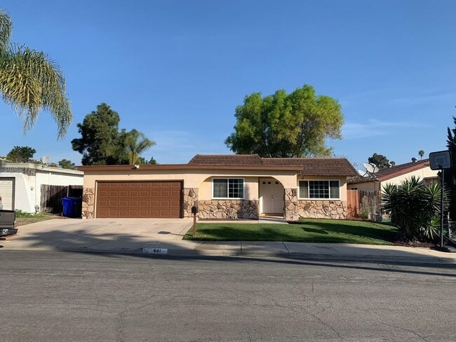 Primary Photo - 641 Adobe Cir