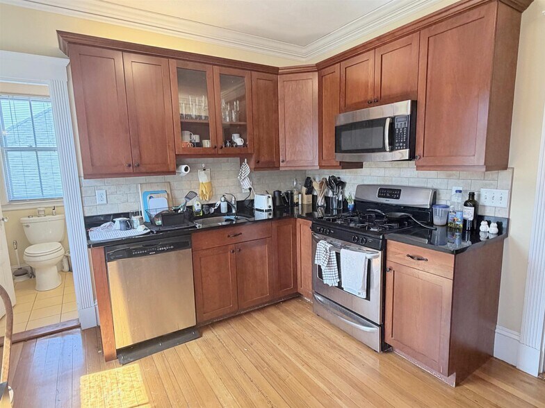 Building Photo - 79 College Ave