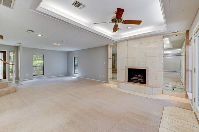 Building Photo - 10045 Valley Dr S