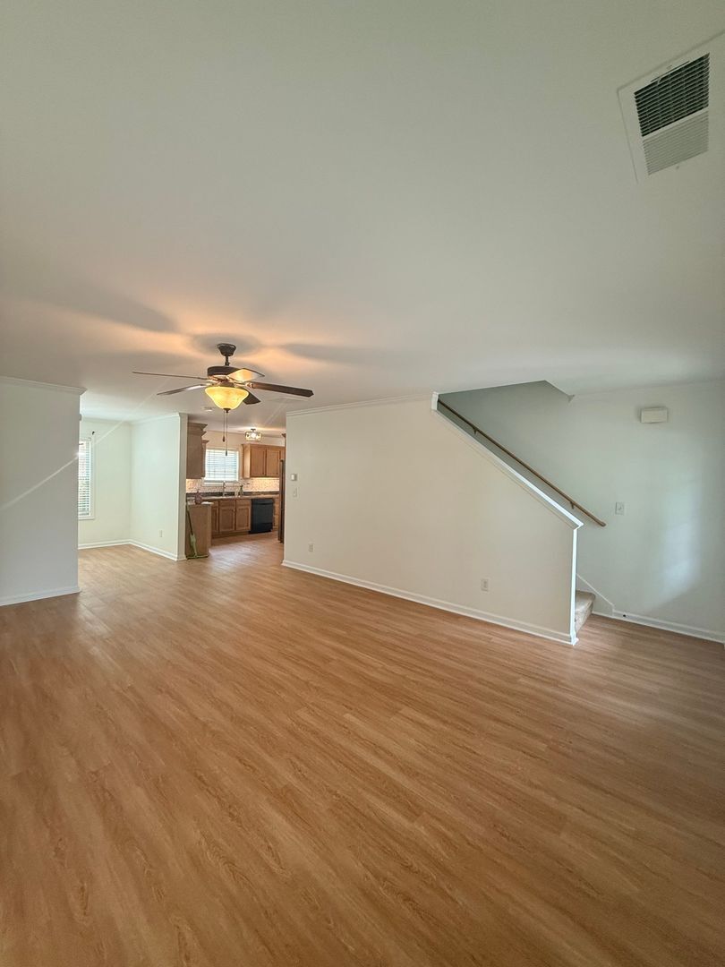 Building Photo - 5828 Bradshaw Ct