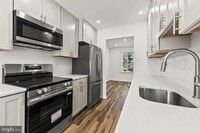 Building Photo - 8234 Stationhouse Ct