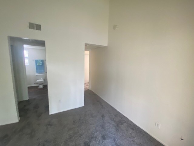 Building Photo - 8324 Vineyard Ave