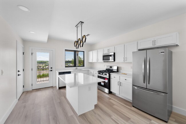 Building Photo - 1295 Holmden Ave