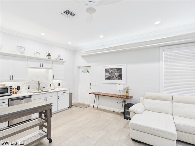 Building Photo - 6072 Polly Ave