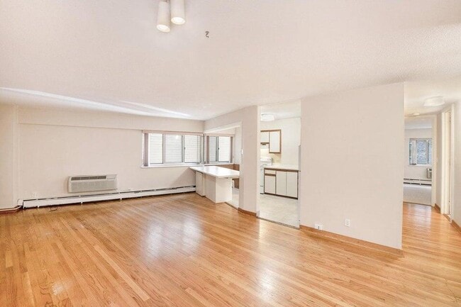 Building Photo - 1919 N Summit Ave