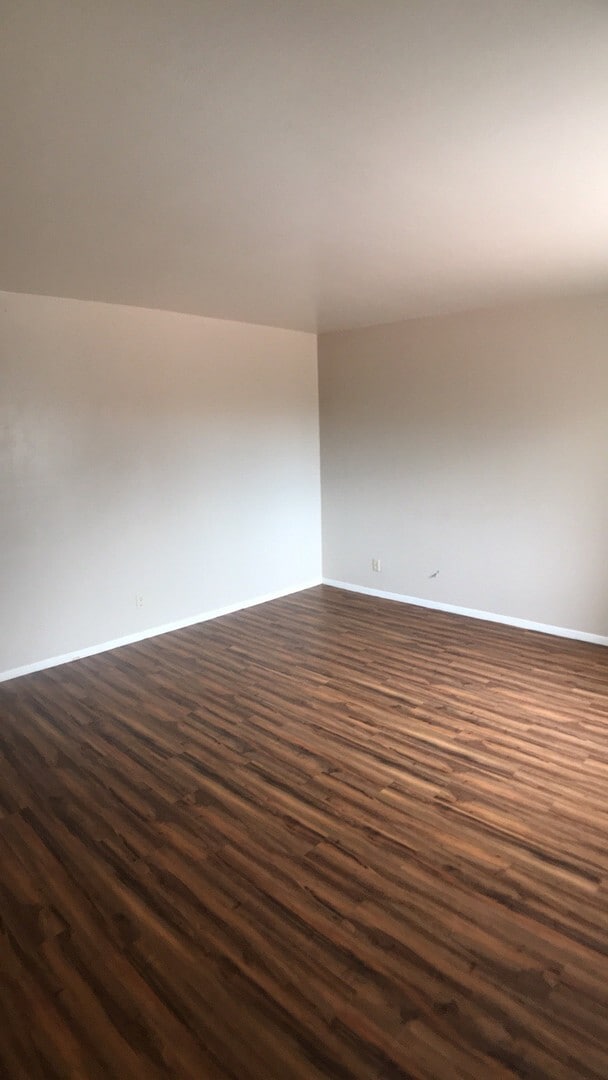 Building Photo - Check  Out This Charming 3 bedroom 2 bathroom in South Scottsdale Neighborhood!