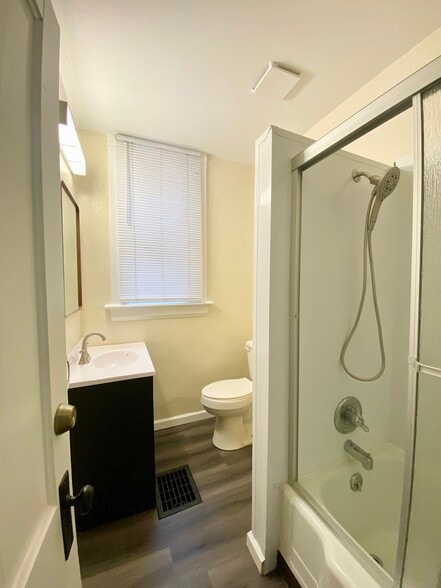 Bathroom - 1374 Neil Ave