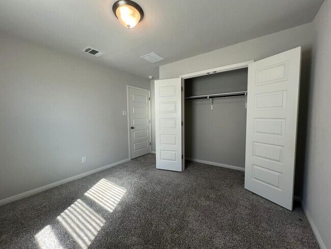 Building Photo - 124 Old Stage Coach Rd