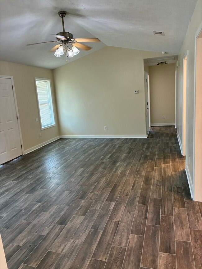 Building Photo - Beautiful 3/2 House