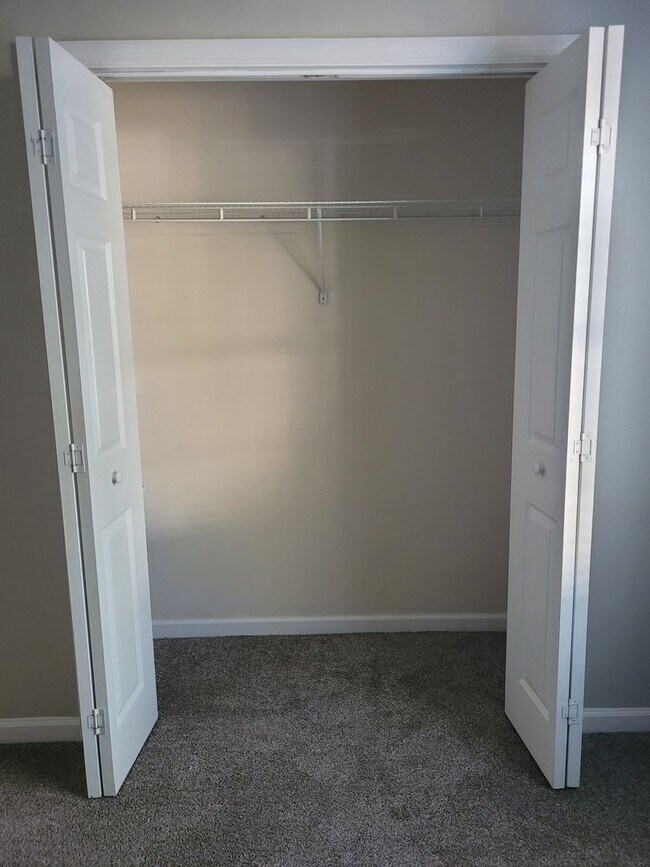 Building Photo - Newly renovated Three Bedroom Townhouse