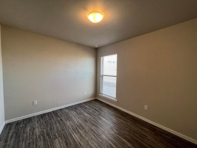 Building Photo - 2139 N Texas Ave