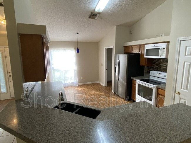 Building Photo - 7751 Fawn Lake Dr S