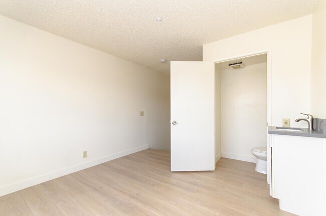 Building Photo - 321 S Berendo St