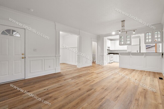 Building Photo - Beautiful North Portland Home —3- Bedrooms, Garage, Fenced Yard & Bonus Space