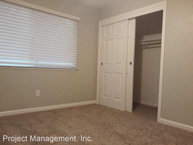 Primary Photo - 1341 Dustin Dr