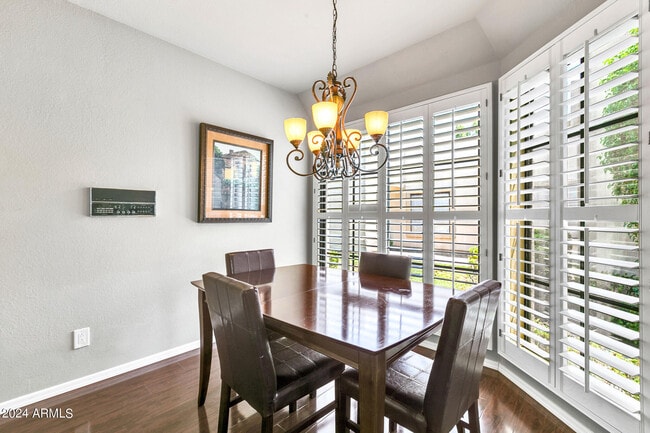 Building Photo - 8889 E Meadow Hill Dr