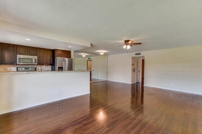 Building Photo - 797 North Dr