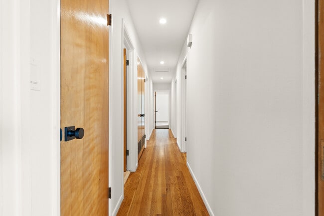 Building Photo - 5651 N Bryn Mawr St