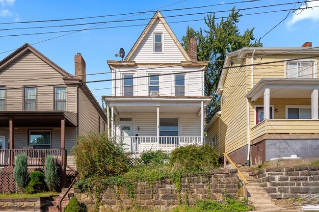 Building Photo - 362 Republic St