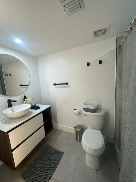 Building Photo - 1 SE 12th St