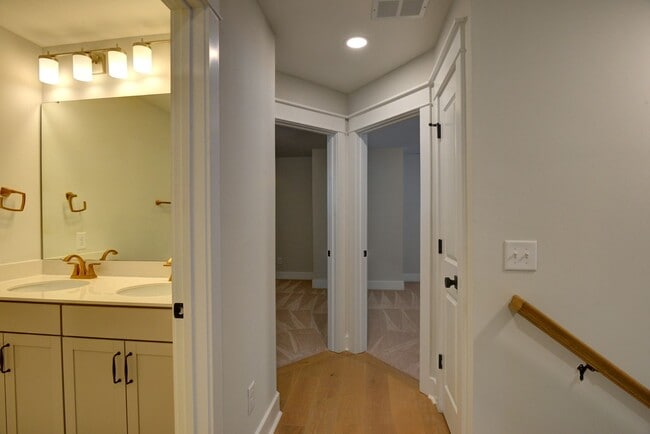 Building Photo - 4 Bedroom 3.5 Bath House in Twin Lakes - J...