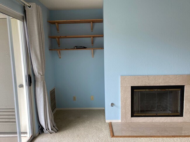 Building Photo - EPIC REA: Condo w/Parking & Community Pool close to BART & schools