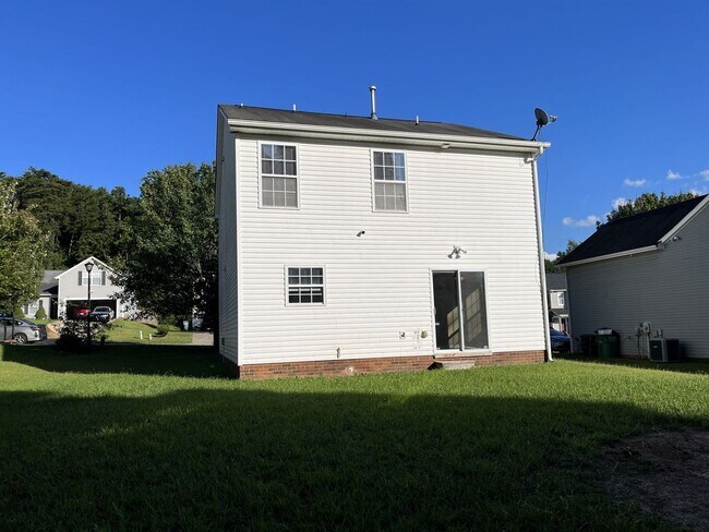 Building Photo - Refreshed 3 Bedroom House in NW Charlotte