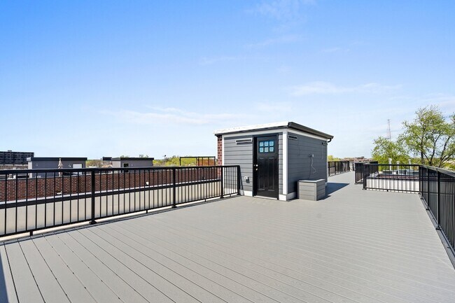 Building Photo - 3008 W Belmont Ave