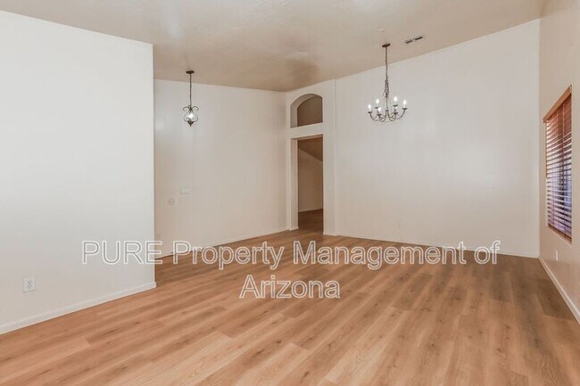 Building Photo - 10042 E Pantera Ave