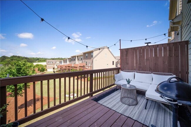 Building Photo - 1595 Ridgebrook Downs