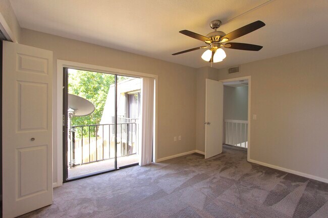 Building Photo - 606 6th Ct