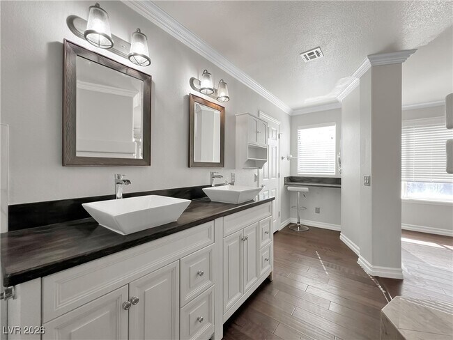 Building Photo - 595 Campus Oaks Ct